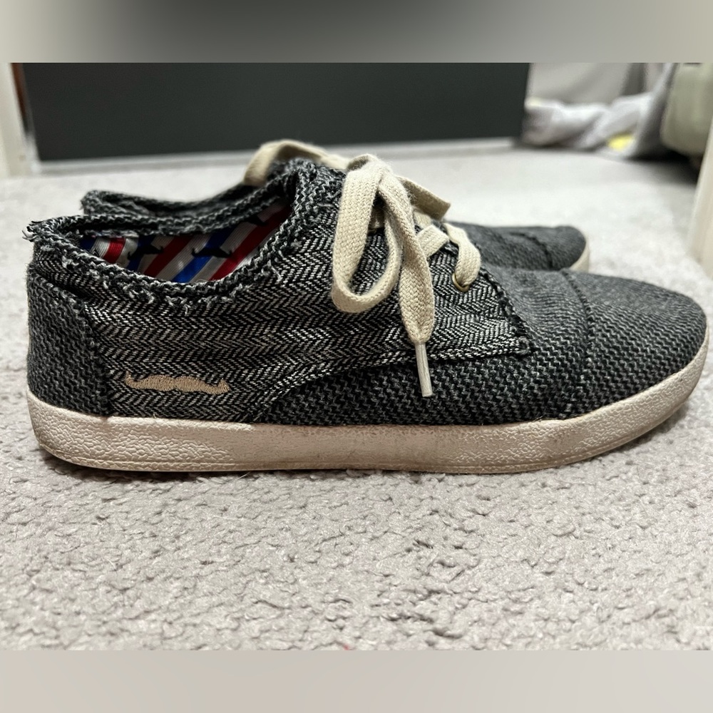 Women’s Tom’s mustache shoe